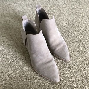 sonni pointy toe bootie